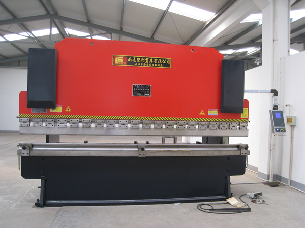 WC67K-160T4000数控折弯机