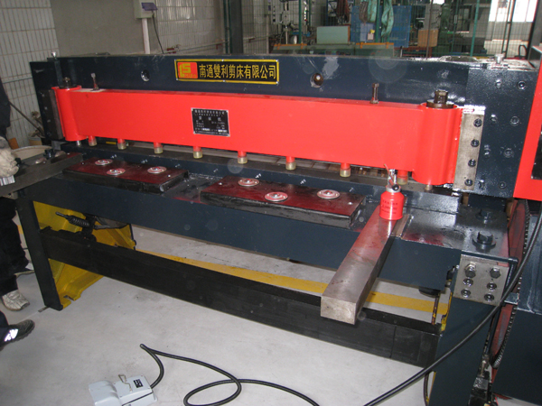 Q11系列机械剪板机