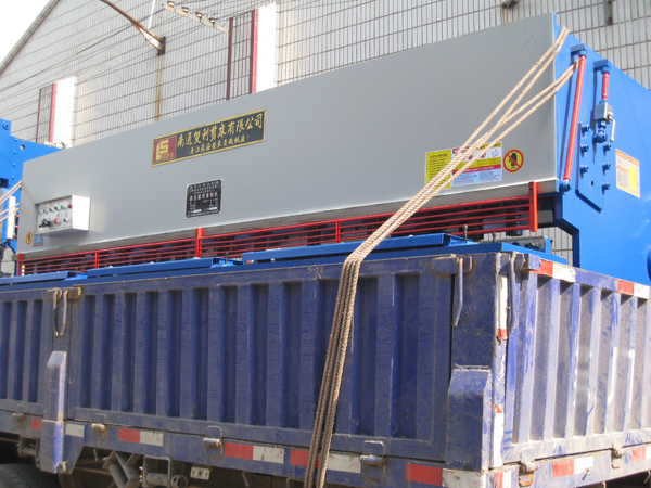 QC12Y-6×4000液压摆式剪板机