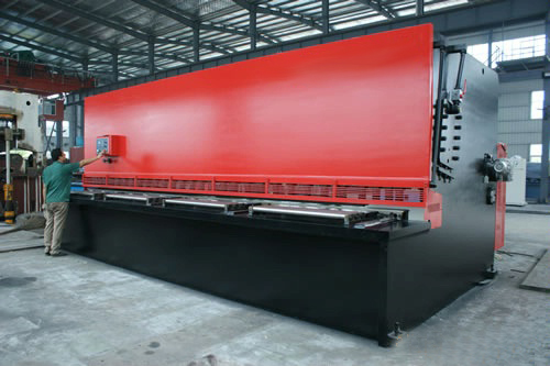 QC12Y-20×6000大型摆式剪板机