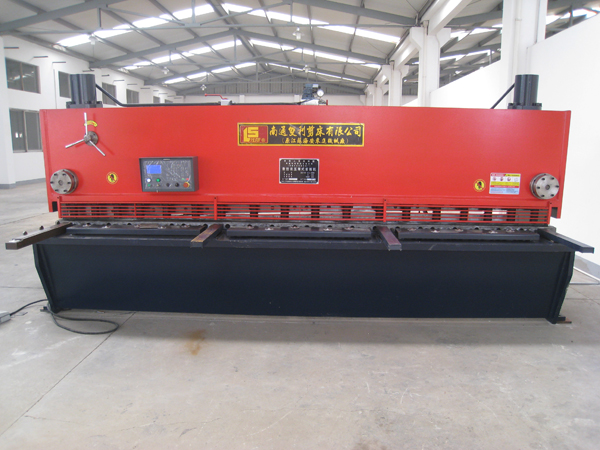 QC11K系列数控闸式剪板机