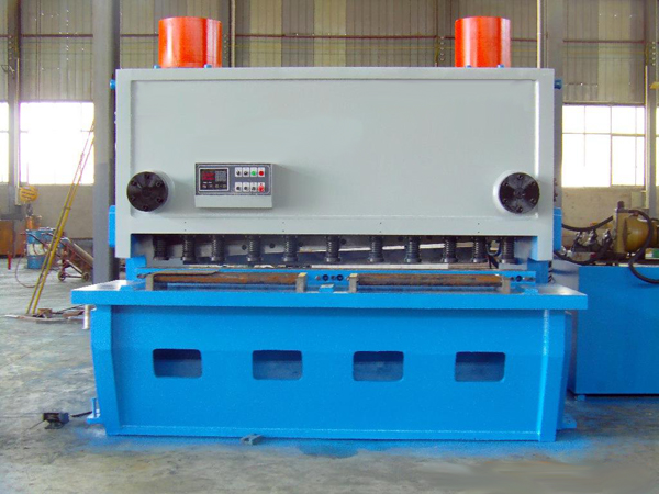 QC11Y-40×2500大型闸式剪板机