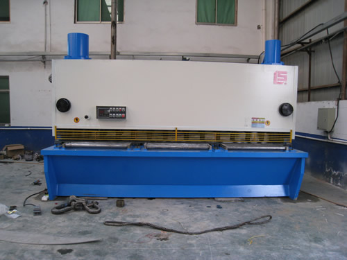 大型液压闸式剪板机