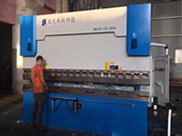 WE67K-130x4000电液伺服数控折弯机