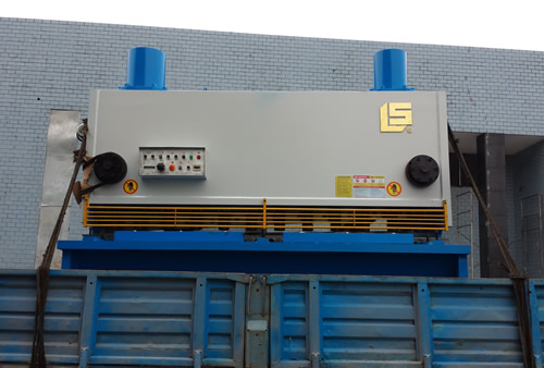 大型液压闸式剪板机