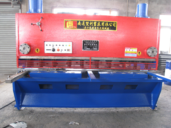 QC11Y-12×2500闸式剪板机