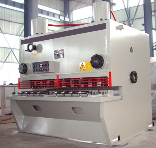 QC11Y-25×2000闸式剪板机