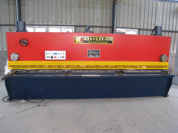 QC11Y系列液压闸式剪板机